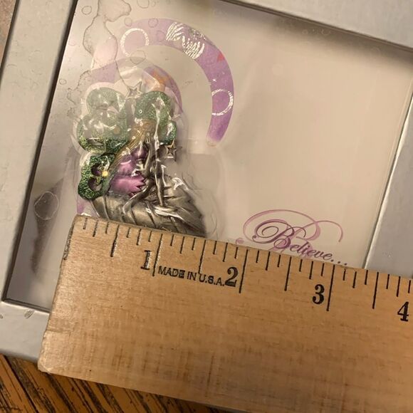 Vintage DD Dominic Brooch with Intricate Girl Daydreaming Details in gift box - Picture 3 of 7